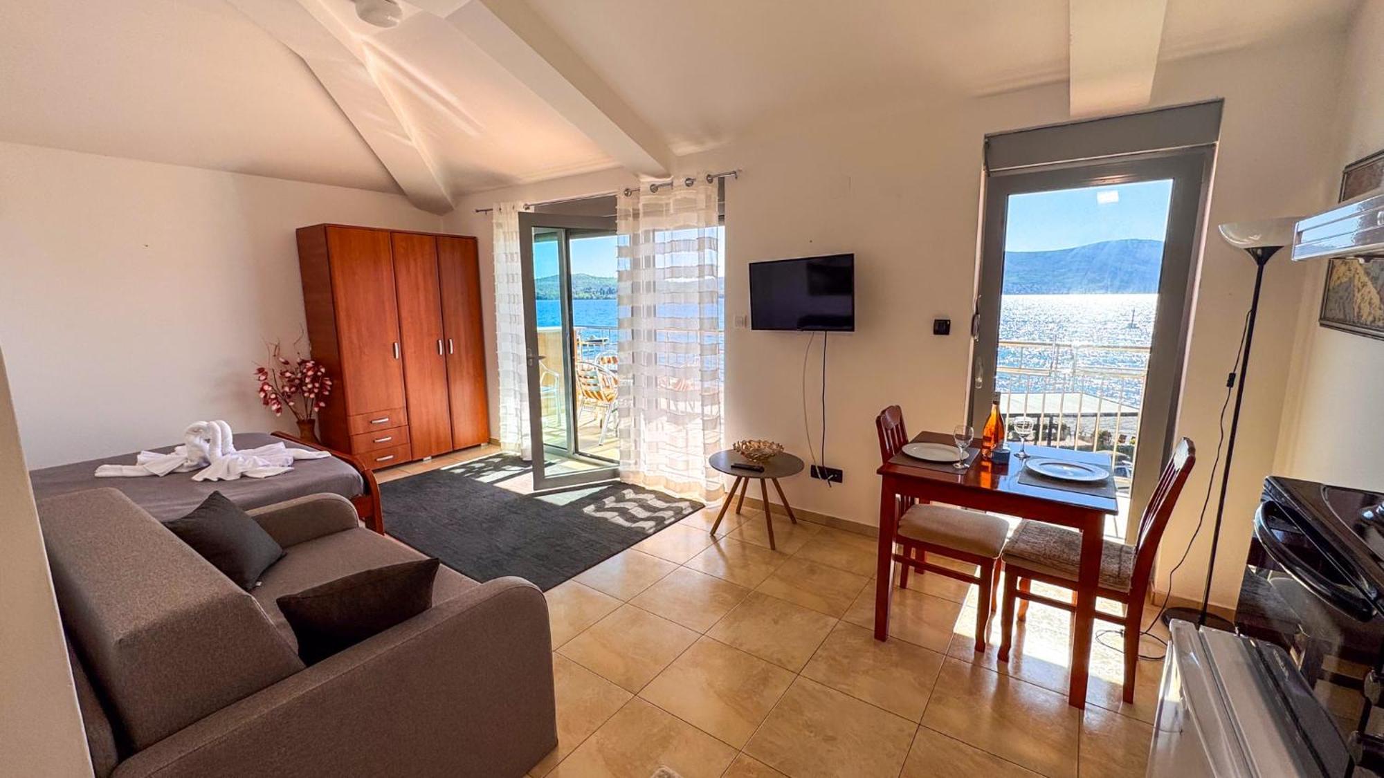 Qumi Apartments Тиват Экстерьер фото