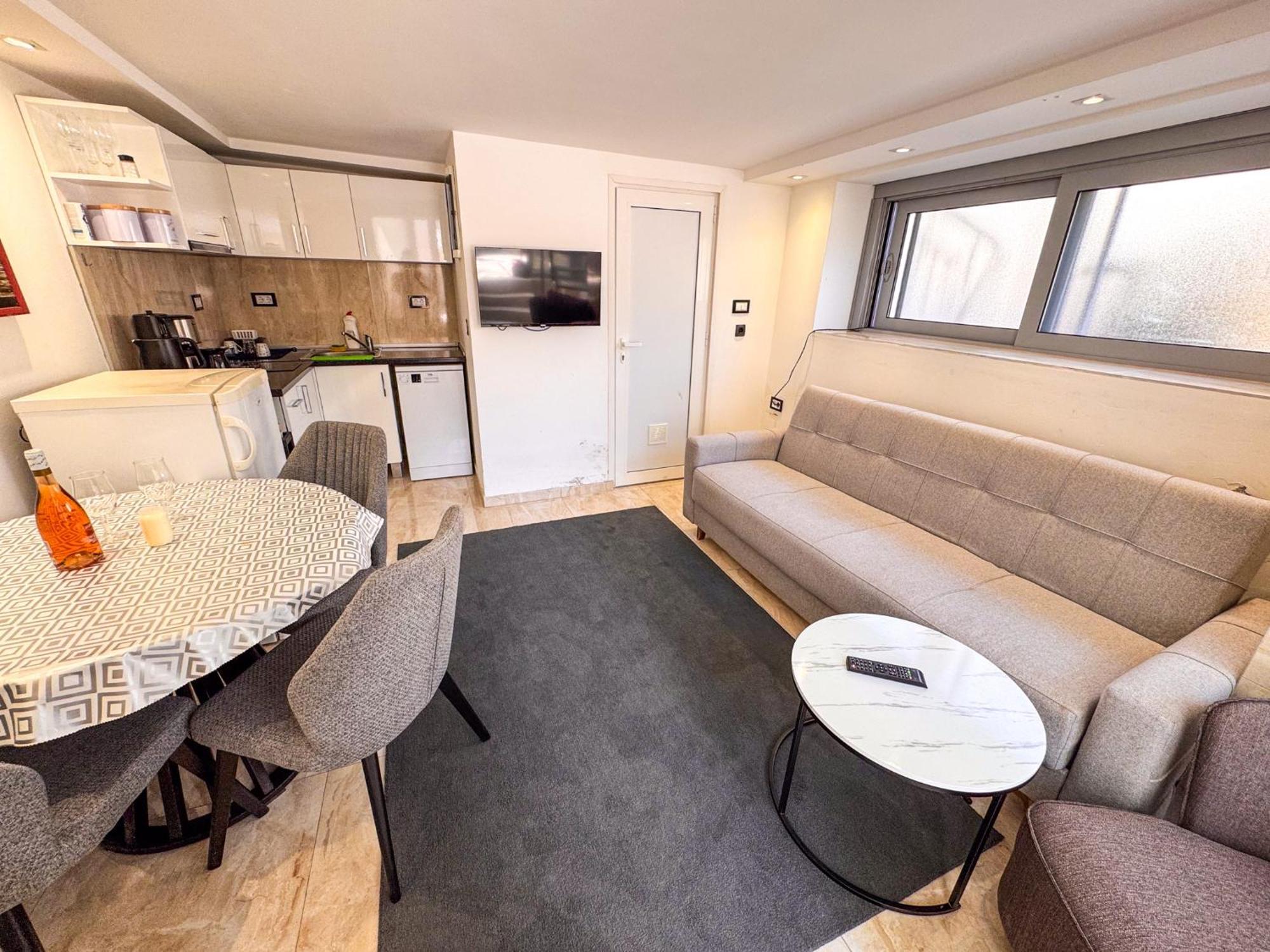 Qumi Apartments Тиват Экстерьер фото