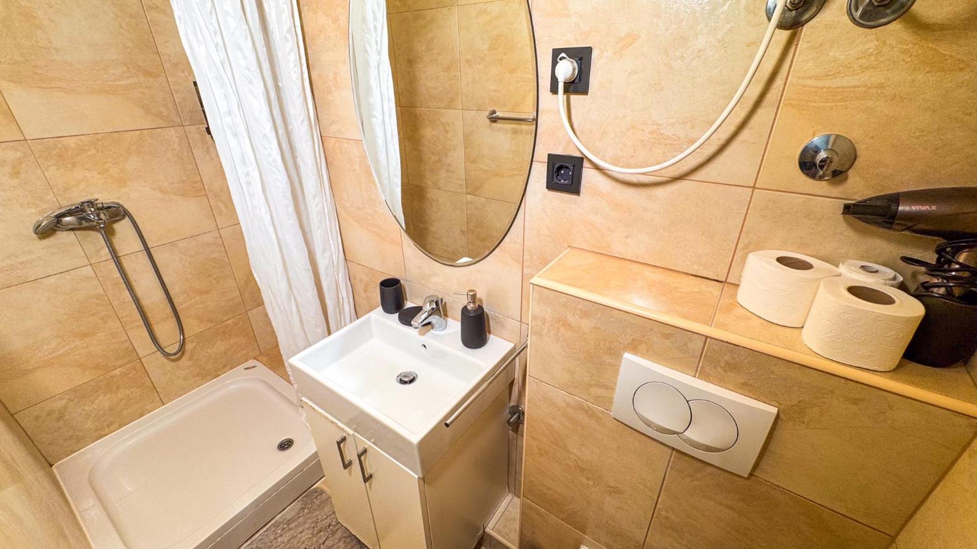 Qumi Apartments Тиват Экстерьер фото