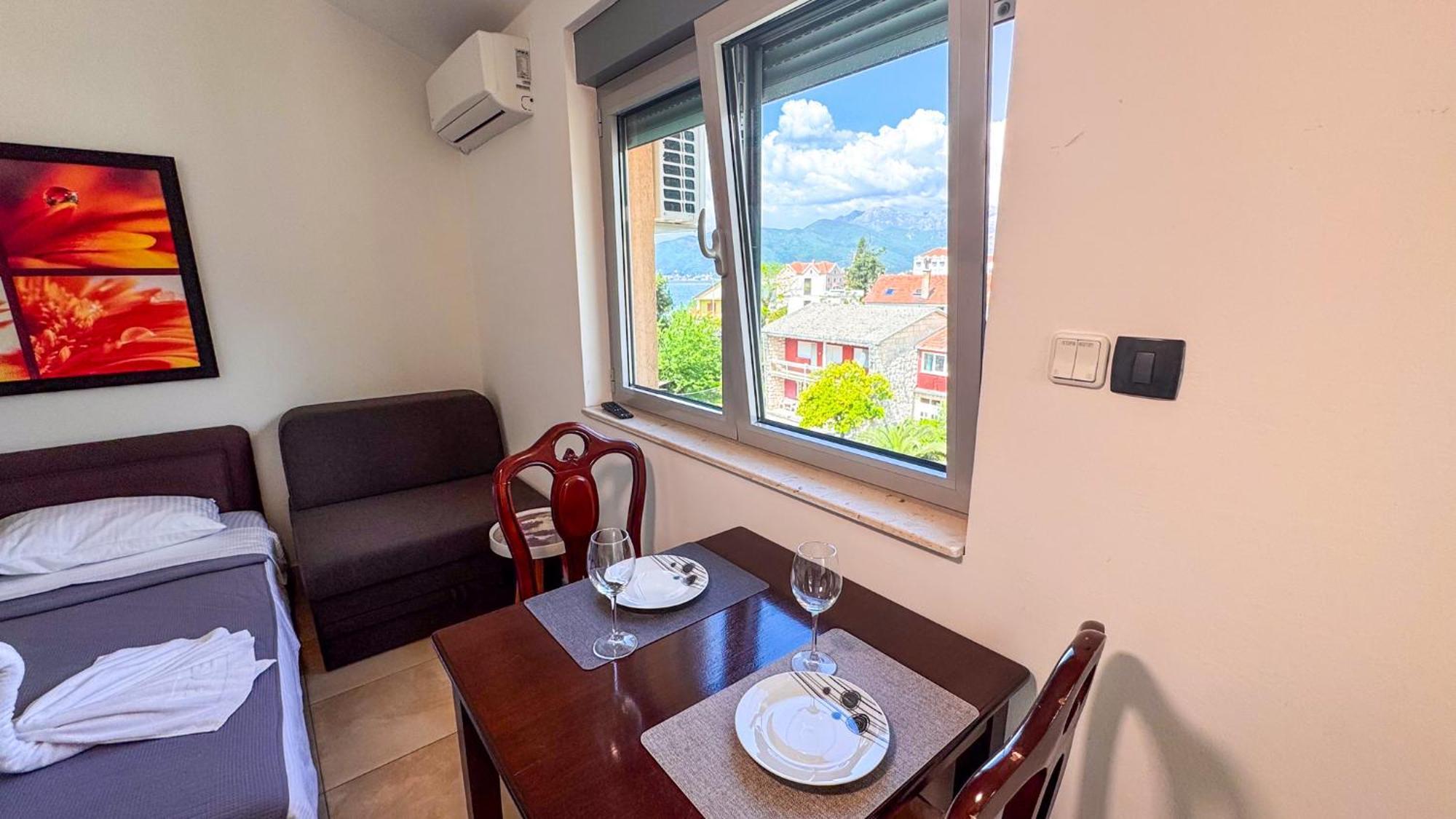 Qumi Apartments Тиват Экстерьер фото