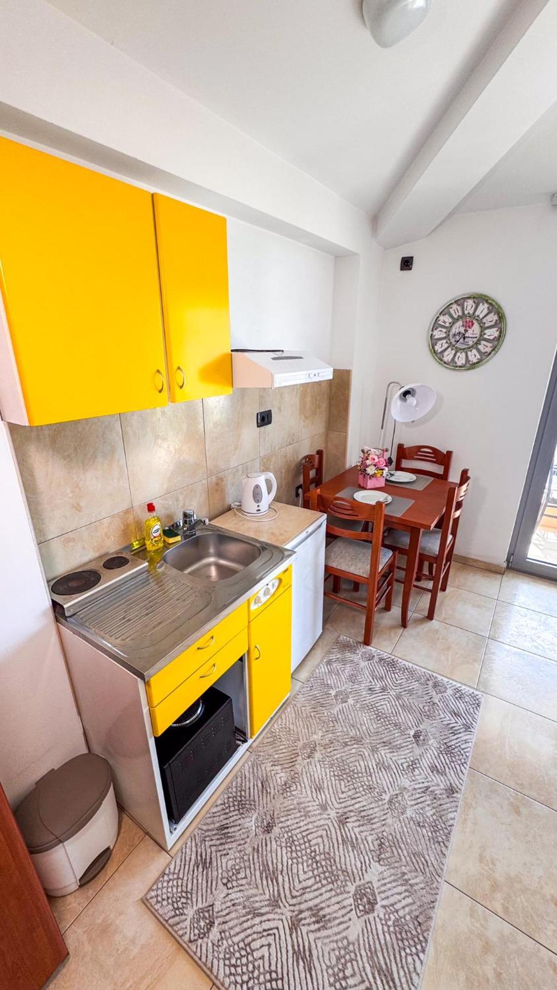Qumi Apartments Тиват Экстерьер фото